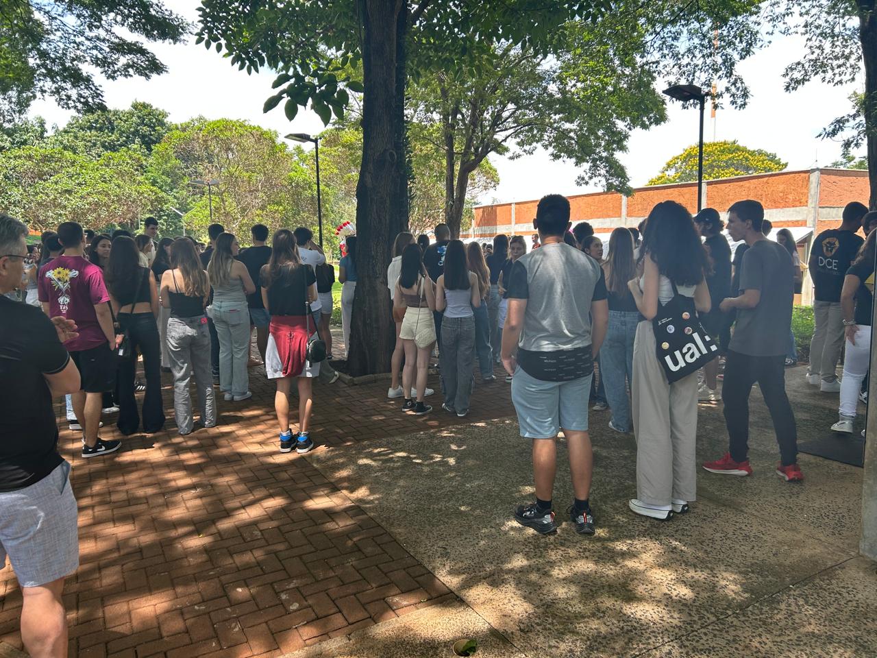 MANHÃ NO CAMPUS: CAFÉ DE BOAS-VINDAS ENTRE ALUNOS VETERANOS E NOVOS ALUNOS