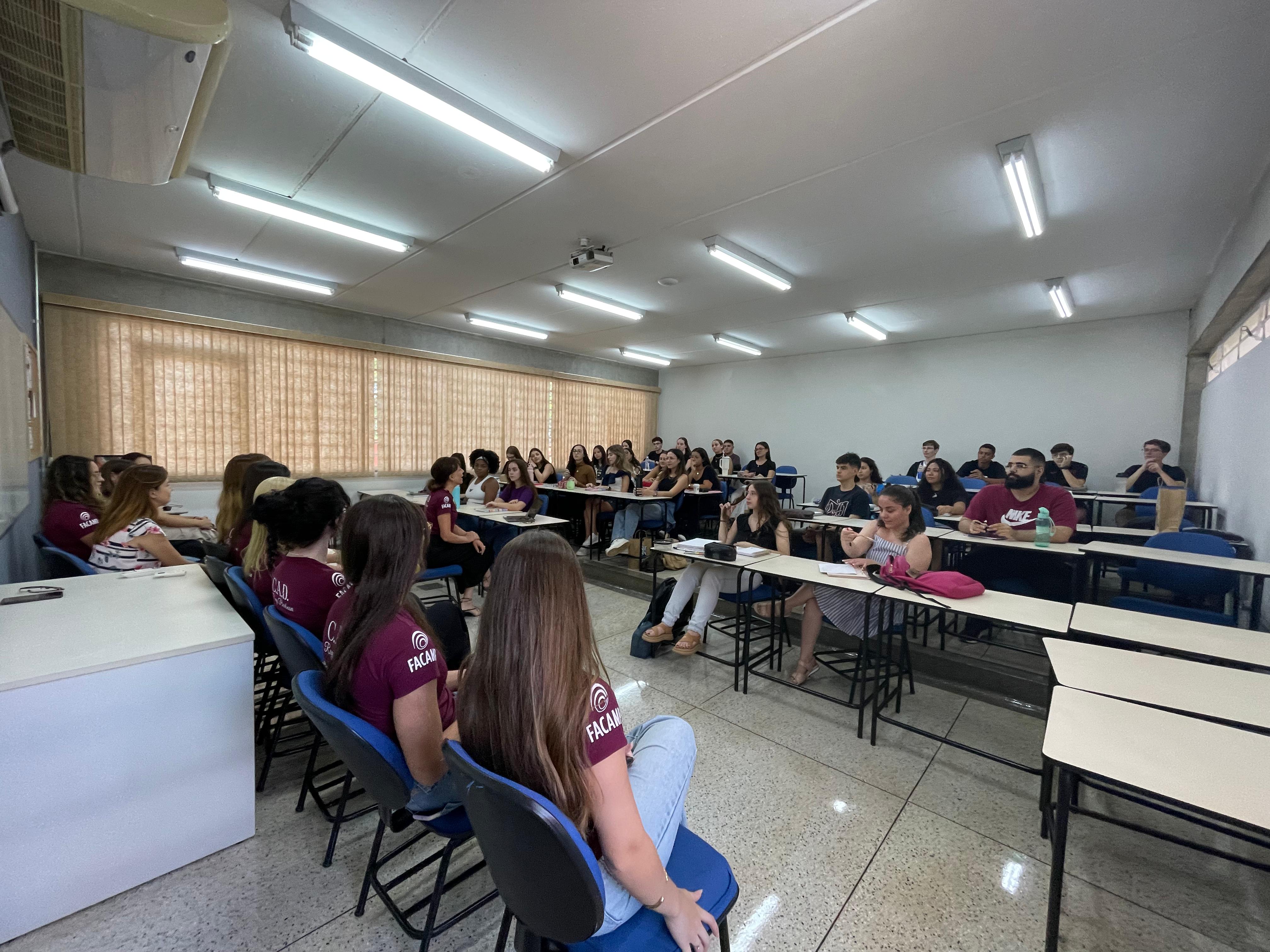 Início das aulas é marcado por palestras e apresentações especiais